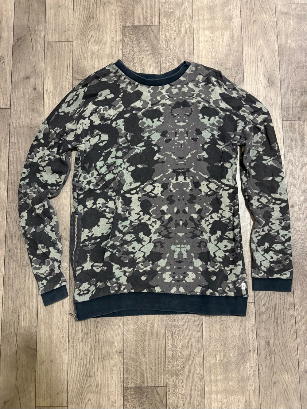 Vans Women's Crewneck Camo Sweatshirt - Green & Black